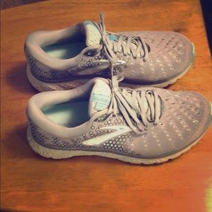 Brooks size 10 wide women’s
